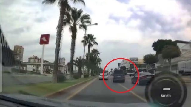 Hafif ticari araçla makas atan sürücü gözaltına alındı