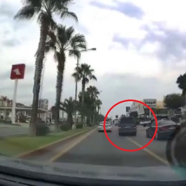 Hafif ticari araçla makas atan sürücü gözaltına alındı