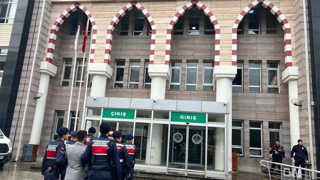 Aydın'da göçmen kaçakçılığı operasyonu
5 organizatör, 7 düzensiz göçmen yakalandı