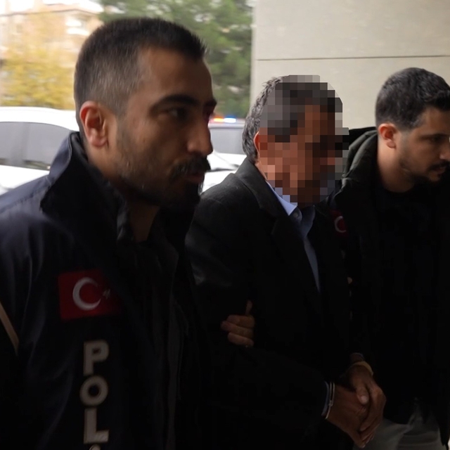 Avukatlık bürosunda bir kadını öldürüp gelinini ağır yaralayan kayınpeder t...