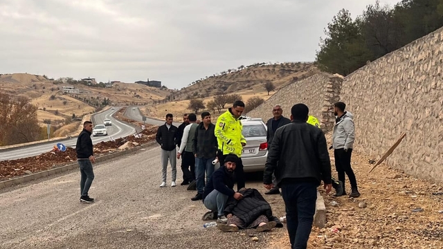 İstinat duvarına çarpan otomobilin sürücüsü ağır yaralandı, annesi öldü