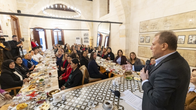 Seçer: "Mersin'i çok daha muhteşem bir kent yapacağız"