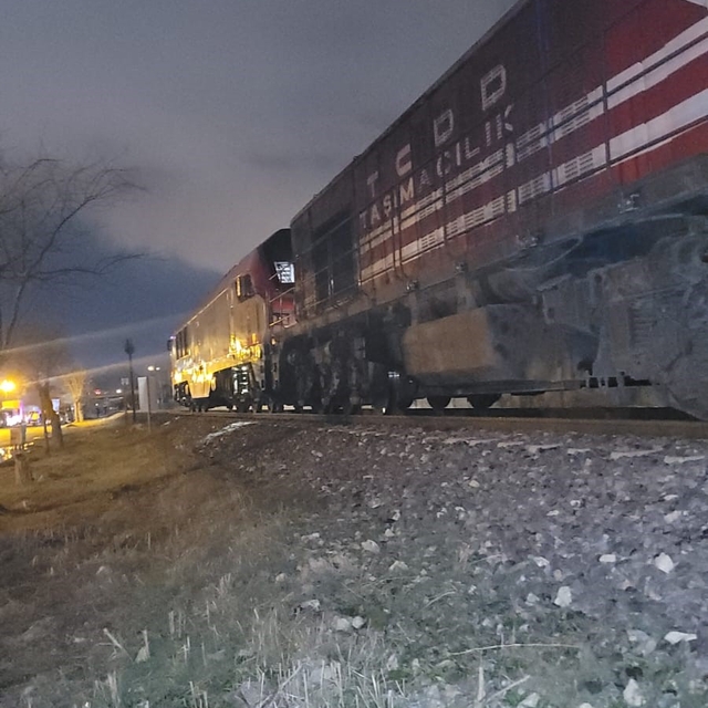 Lokomotifin çarptığı 16 yaşındaki genç hastanede hayatını kaybetti