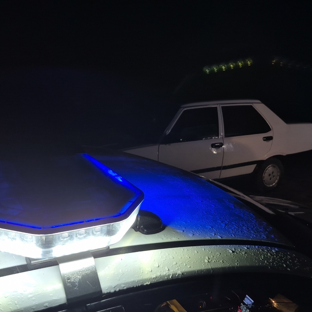 Dur ihtarına uymayan sürücü polisten 30 kilometre kaçabildi
Yol kenarına sa...