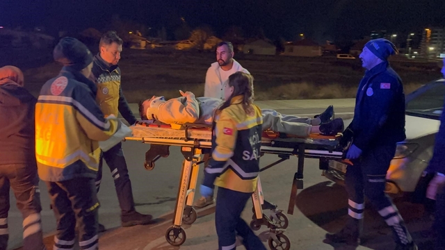 Kaza yapan alkollü sürücü, "Gazeteci çekerse üflemem" diyerek, ekiplere zorluk çıkardı
Kayseri'de otomobille ticari taksi çarpıştı: 2 yaralı
Alkollü sürücünün karıştığı kazada arkadaşları yaralanan taksiciler duruma tepki gösterdi