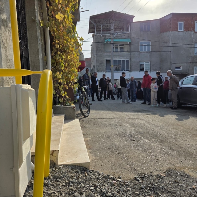 Doğal gaz 10 metre ötede, mahalleli yıllardır beklemede