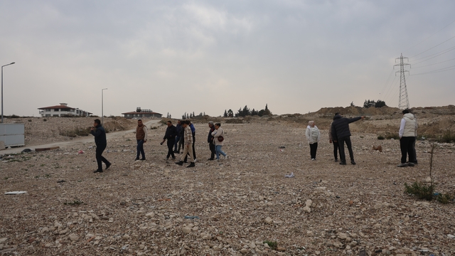 'Biz anlaşıp yapamadık ama yaparsa devletimiz yapar' diyen site sakinleri, yuvalarından geriye kalan boş arazinin rezerv alanına alınmasını istiyorlar