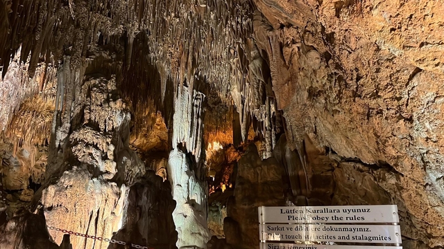 Sıcak ve nemli havasıyla astım ve koah hastalarına şifa olarak biliniyor
Alanya Damlataş Mağarası'nı 2025'te 270 bin turist ziyaret etti