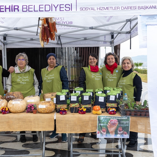 İzmir'de yüzlerce gönüllü "İyilik" için tek yürek oldu
Alsancak'tan Bostanl...
