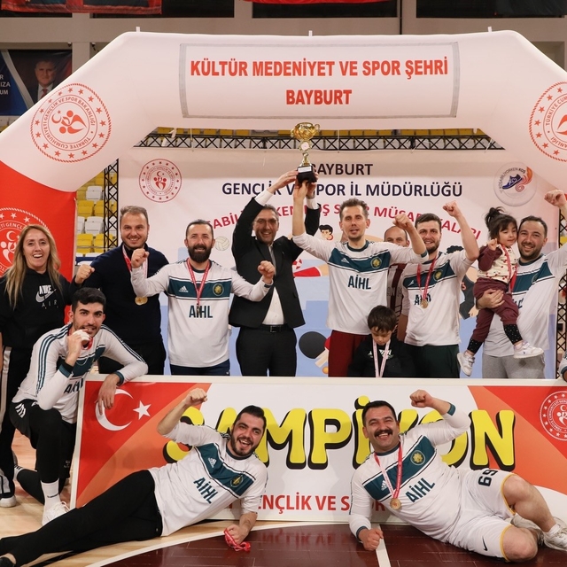 Kurumlar Arası Voleybol Turnuvası'nın şampiyonu Milli Eğitim Müdürlüğü oldu