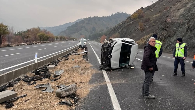 Malatya'da devrilen otomobildeki 4 kişi yaralandı