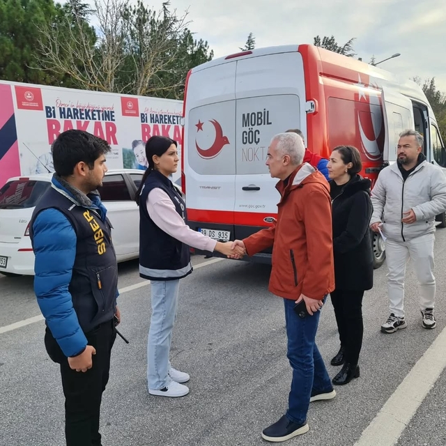 Kırklareli Valisi Turan, kontrol noktasında incelemede bulundu