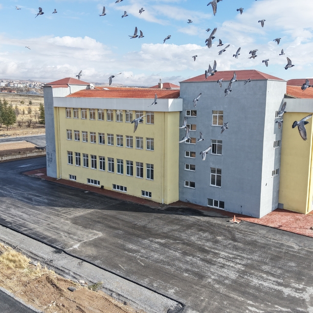 Develi'de Türkiye'de ilk ve tek akıllı sera kuruldu