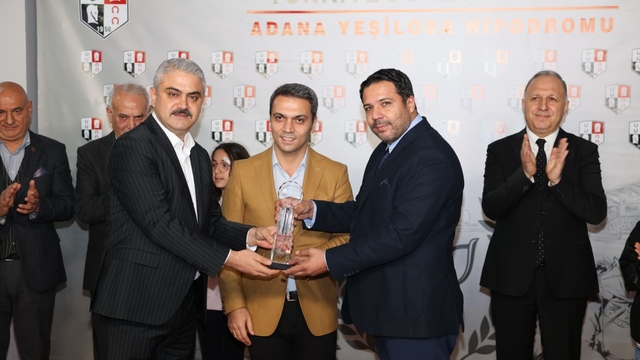 Pozantı Belediye Başkanlığı Koşusu'nu jokeyliğini Halis Karataş'ın yaptığı "Kocaefe" kazandı