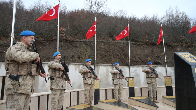Tokat'ta 16 yıl önceki terör saldırısında şehit olan 7 asker anıldı