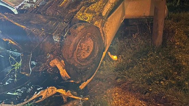 Sakarya'da takla atan otomobilde sıkışan sürücü yaralandı