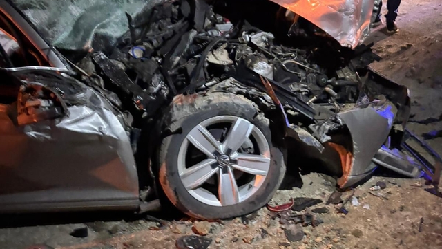 Çekiciye çarpan otomobilin sürücüsü yaralandı