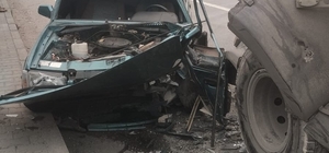 Çaycuma'da tır, otomobile çarptı; 1 yaralı