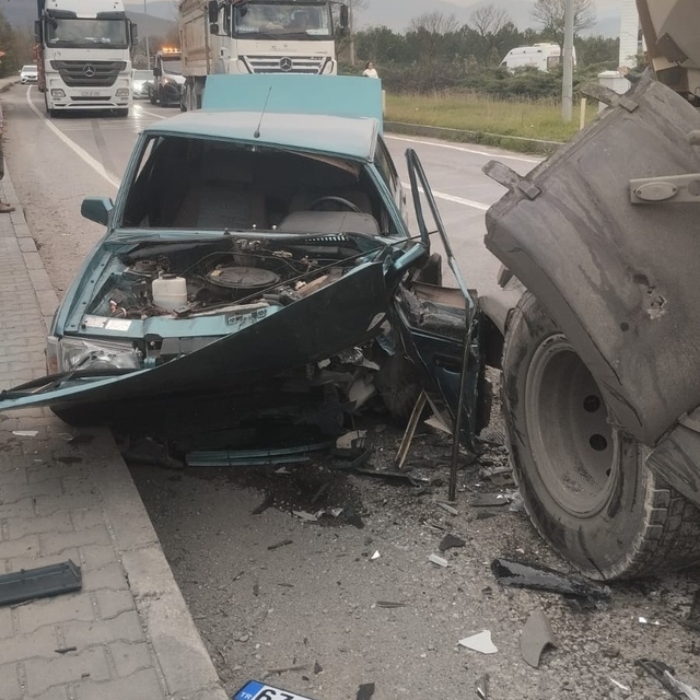 Çaycuma'da tır, otomobile çarptı; 1 yaralı