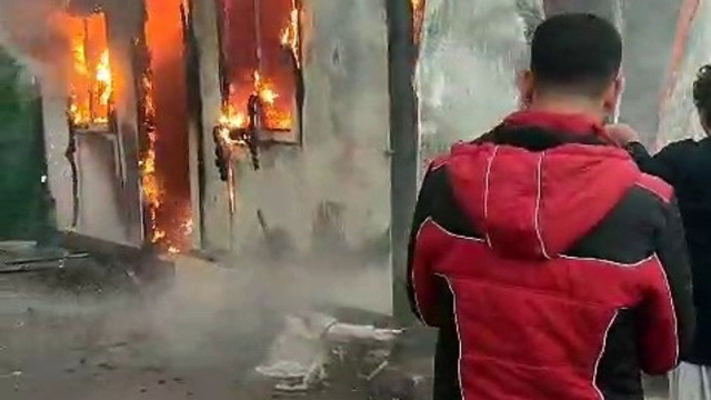 Konteyner alev alev yandı