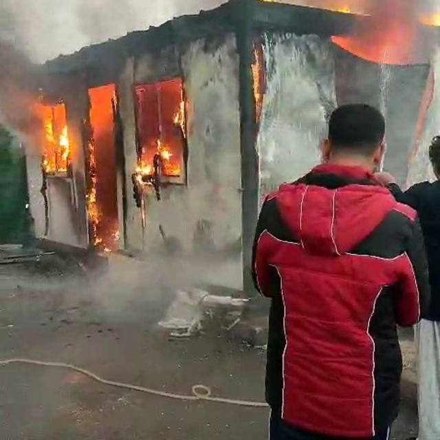 Konteyner alev alev yandı