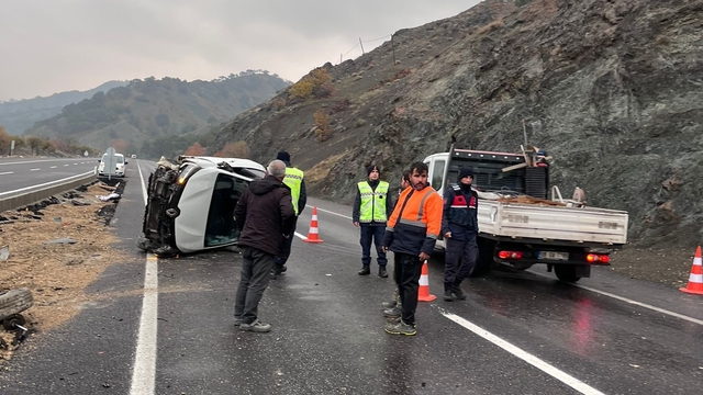 Malatya'da lastiği patlayan otomobil takla attı: 4 yaralı