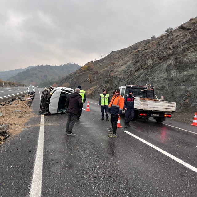 Malatya'da lastiği patlayan otomobil takla attı: 4 yaralı