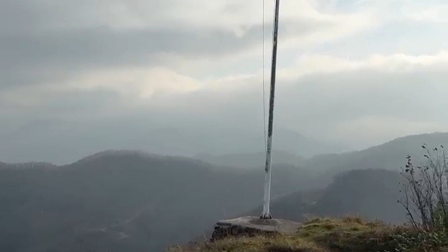 Yıpranan bayrak değiştirilmeyi bekliyor