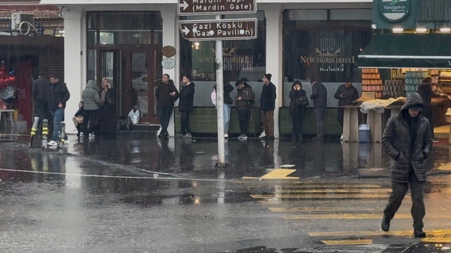 Diyarbakır'da aniden bastıran yağmur hayatı felç etti