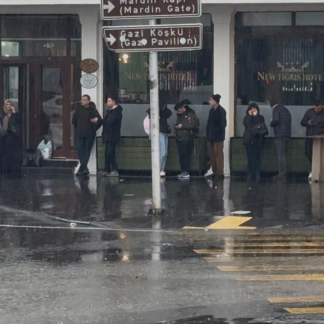 Diyarbakır'da aniden bastıran yağmur hayatı felç etti