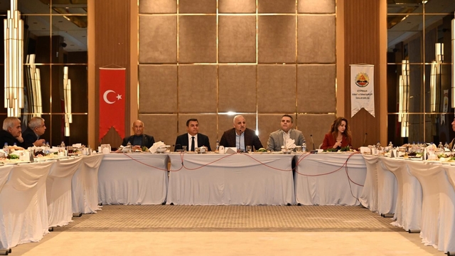 Vali Zorluoğlu, esnafın sorun ve taleplerini dinledi