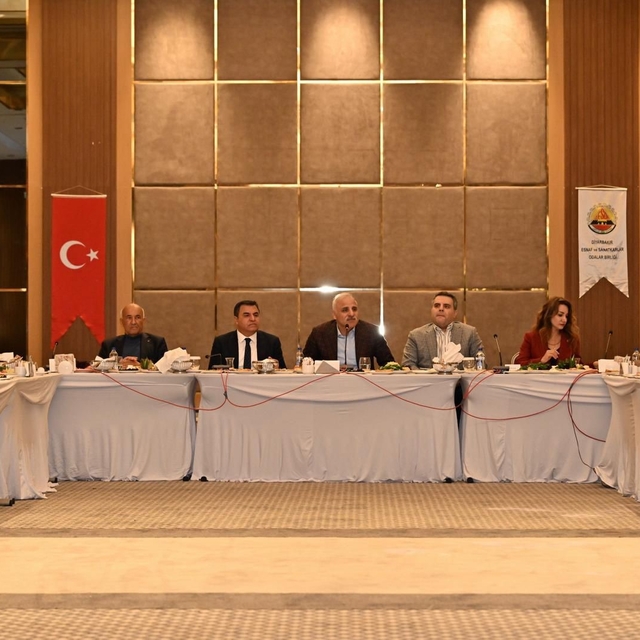 Vali Zorluoğlu, esnafın sorun ve taleplerini dinledi