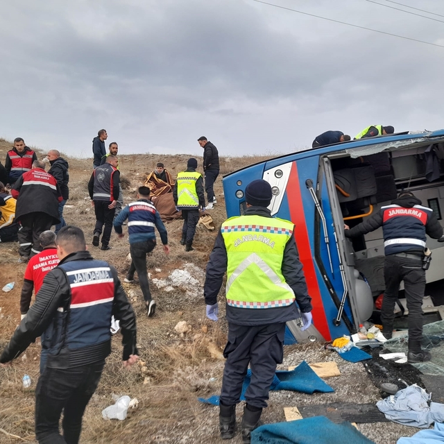 Sivas'ta devrilen cezaevi nakil aracında yaralanan 9 kişiden 8'i taburcu ed...