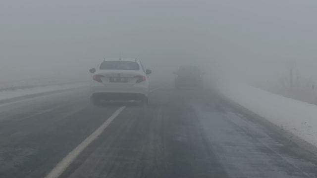 Kars'ta yoğun sis: Uçak seferleri iptal edildi