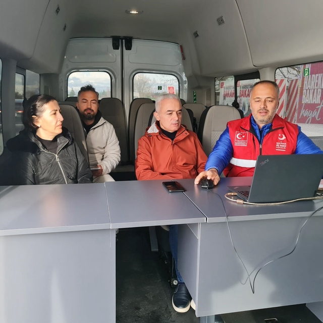 Polisin Mobil Göç Noktası uygulama aracı ile denetimleri sürüyor