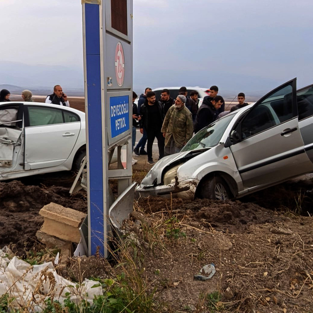 Gaziantep'te iki ayrı kazada 5 kişi yaralandı