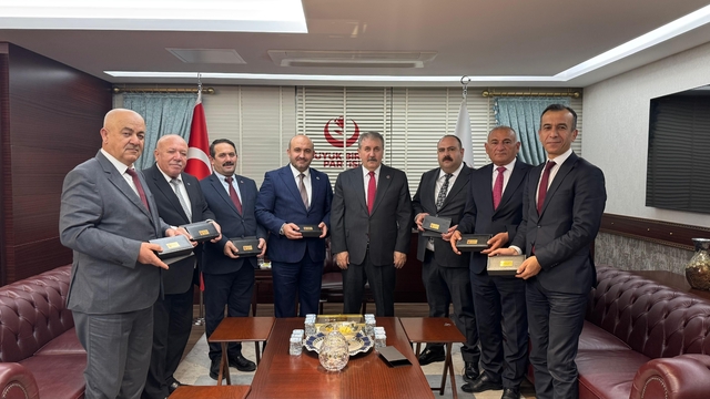 Belediye başkanları ve AK Parti Eskişehir İl Başkanı Albayrak, BBP lideri Destici'yi ziyaret etti