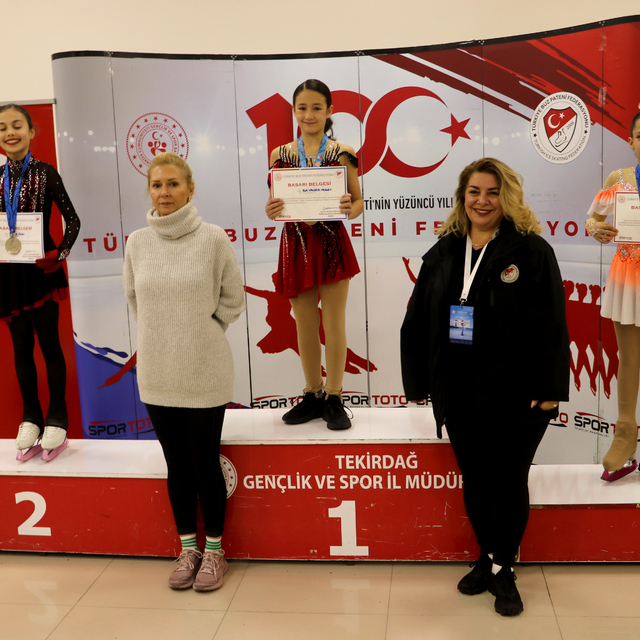 Tekirdağ'da Artistik Buz Pateni 1. Bölge Yarışması sona erdi