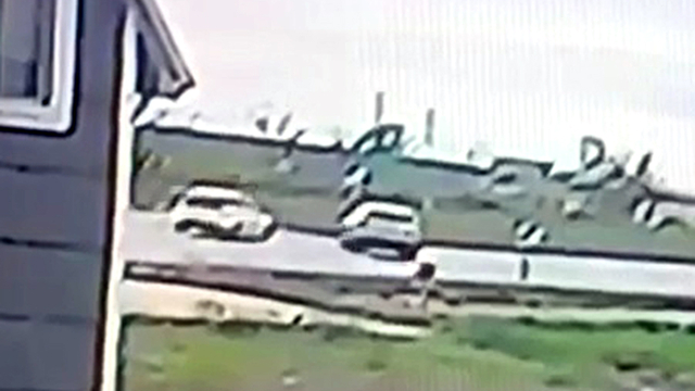 Edirne'de çarpışan otomobillerden birinin takla attığı kaza kamerada; 2 yaralı