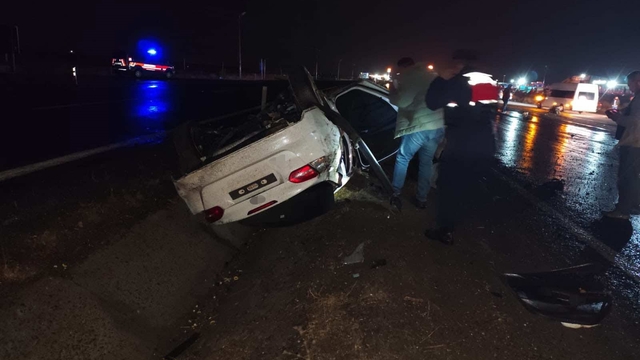 Niğde - Kayseri yolunda feci kaza: 2 ölü, 1 yaralı