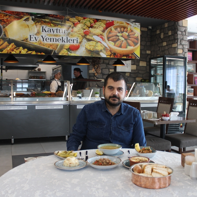 Dürüm fiyatına 5 çeşit yemek
KAYTUR Ev Yemekleri'nde vatandaşlar 5 çeşit ye...