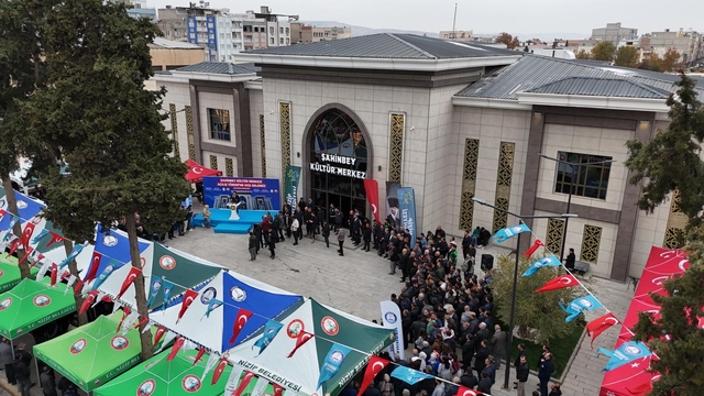 Nizip'te Şahinbey Kültür Merkezi'nin açılışı yapıldı