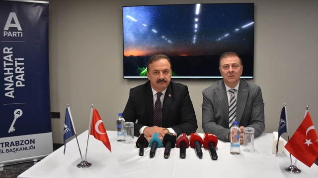 Anahtar Parti Genel Başkanı Ağıralioğlu, Trabzon'da gazetecilerle bir araya geldi