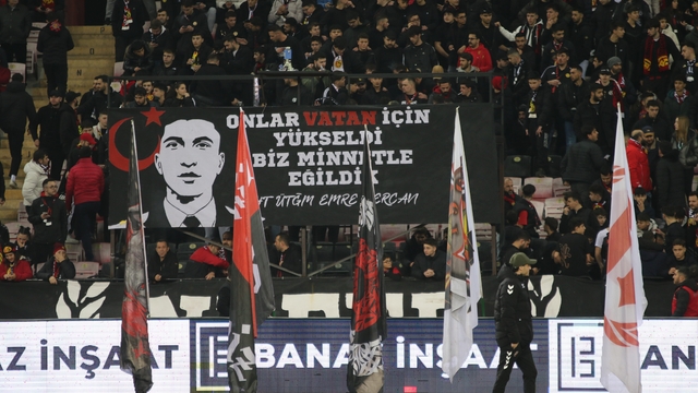Es-Es taraftarı hava şehidi Emre Mercan'ı unutmadı