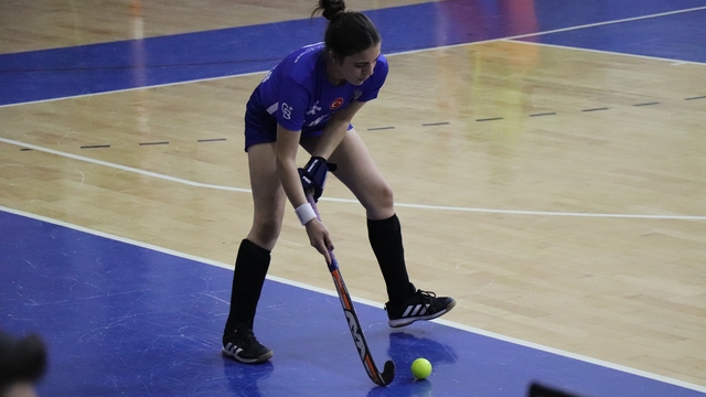 Kadınlar Salon Hokeyi Süper Lig maçları Alanya'da başladı