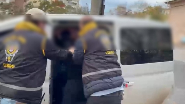 Edirne'de 41 yıl kesinleşmiş hapis cezası bulunan firari operasyonla yakalandı