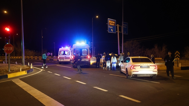 Nevşehir'de kırmızı ışık ihlali kazaya neden oldu: 2 yaralı
Kaza anı güvenlik kameralarına saniye saniye yansıdı