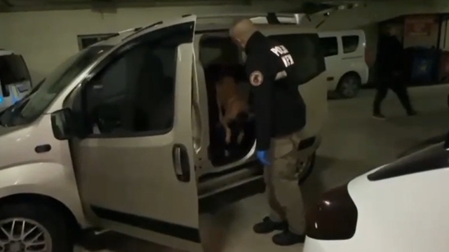 Aracın kapılarına gizlenmiş kokaini 'Pako' buldu