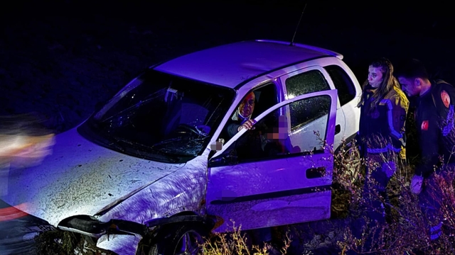 Otomobil tarlaya uçtu, ekipler yaralı için seferber oldu