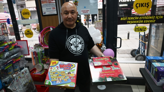 Yılbaşı öncesi hediyelik eşya ve süsleme talebi arttı